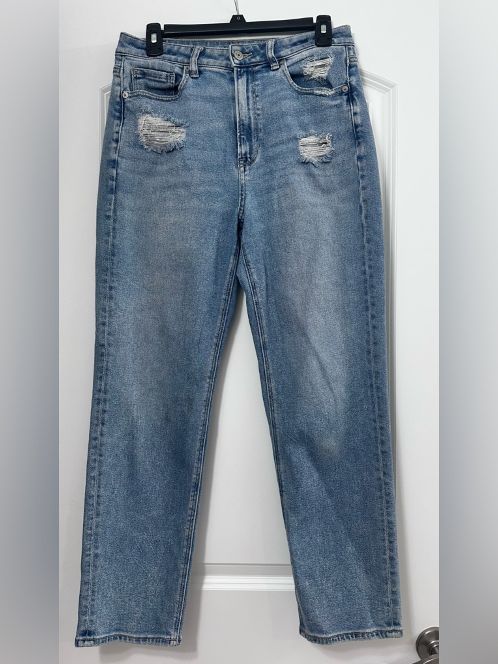 American Eagle Light Blue Distressed Mom Straight Jeans Women’s Size 8 | Casual